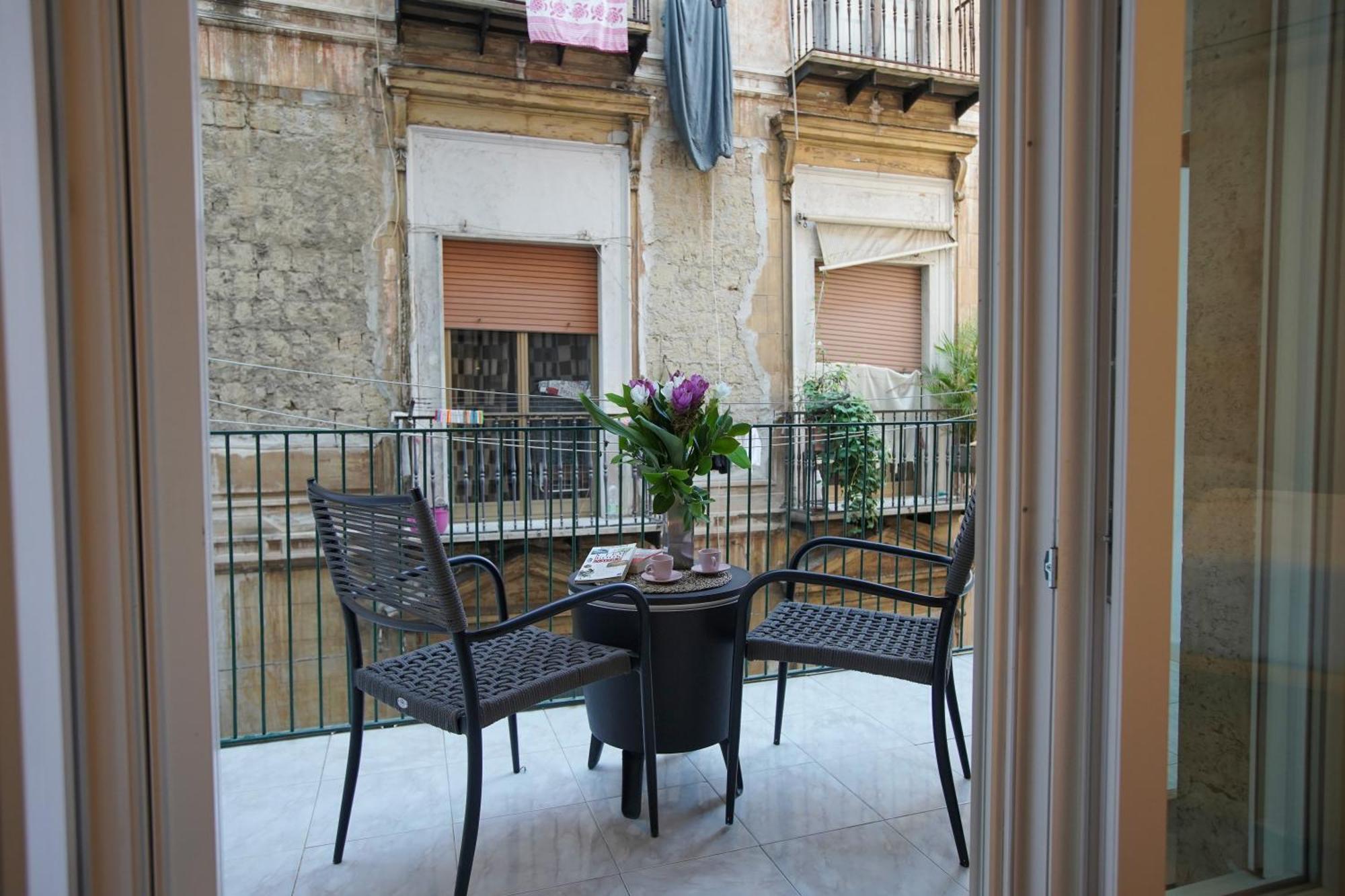 B-Pizzofalcone Naples Exterior photo